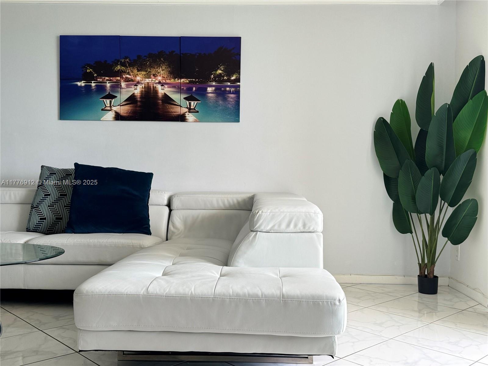 HALLMARK OF HOLLYWOOD CON - Residential Lease