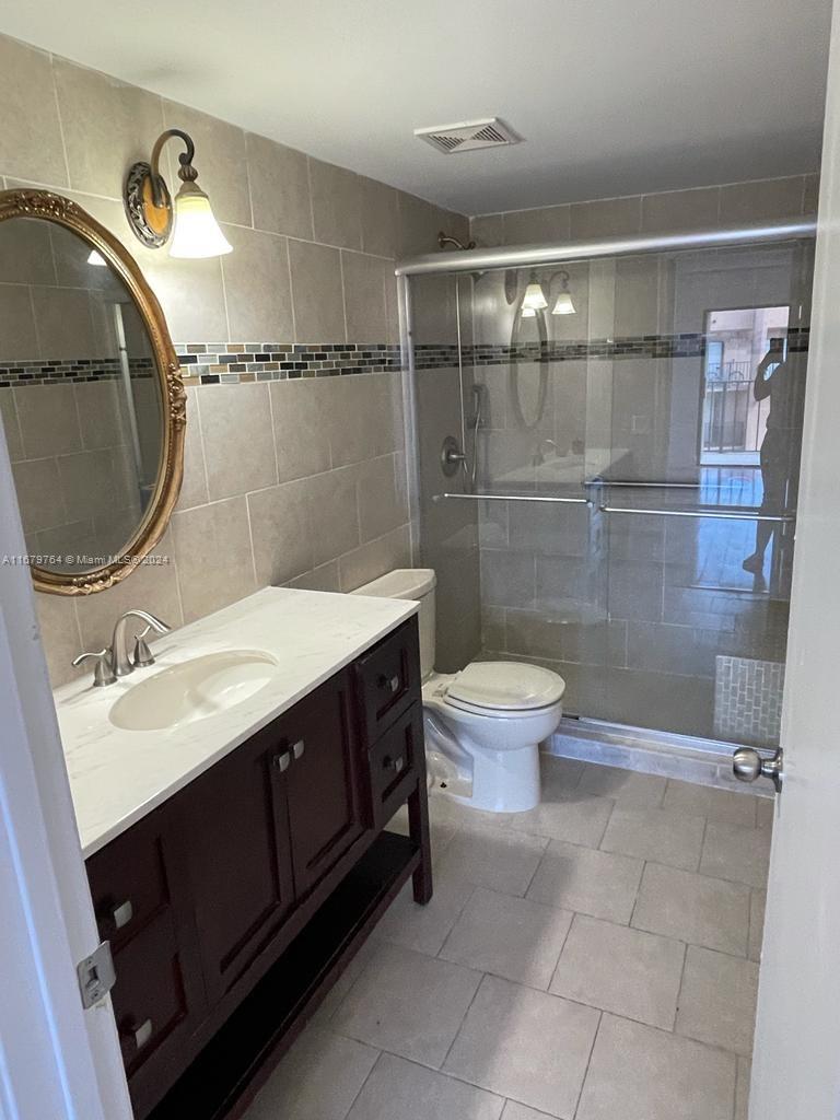GOLFVIEW CL FONTAINEBLEAU - Residential Lease