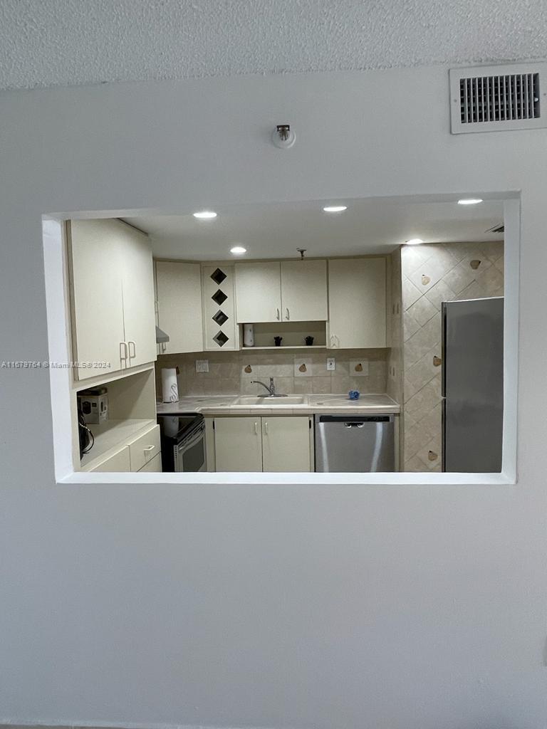 GOLFVIEW CL FONTAINEBLEAU - Residential Lease
