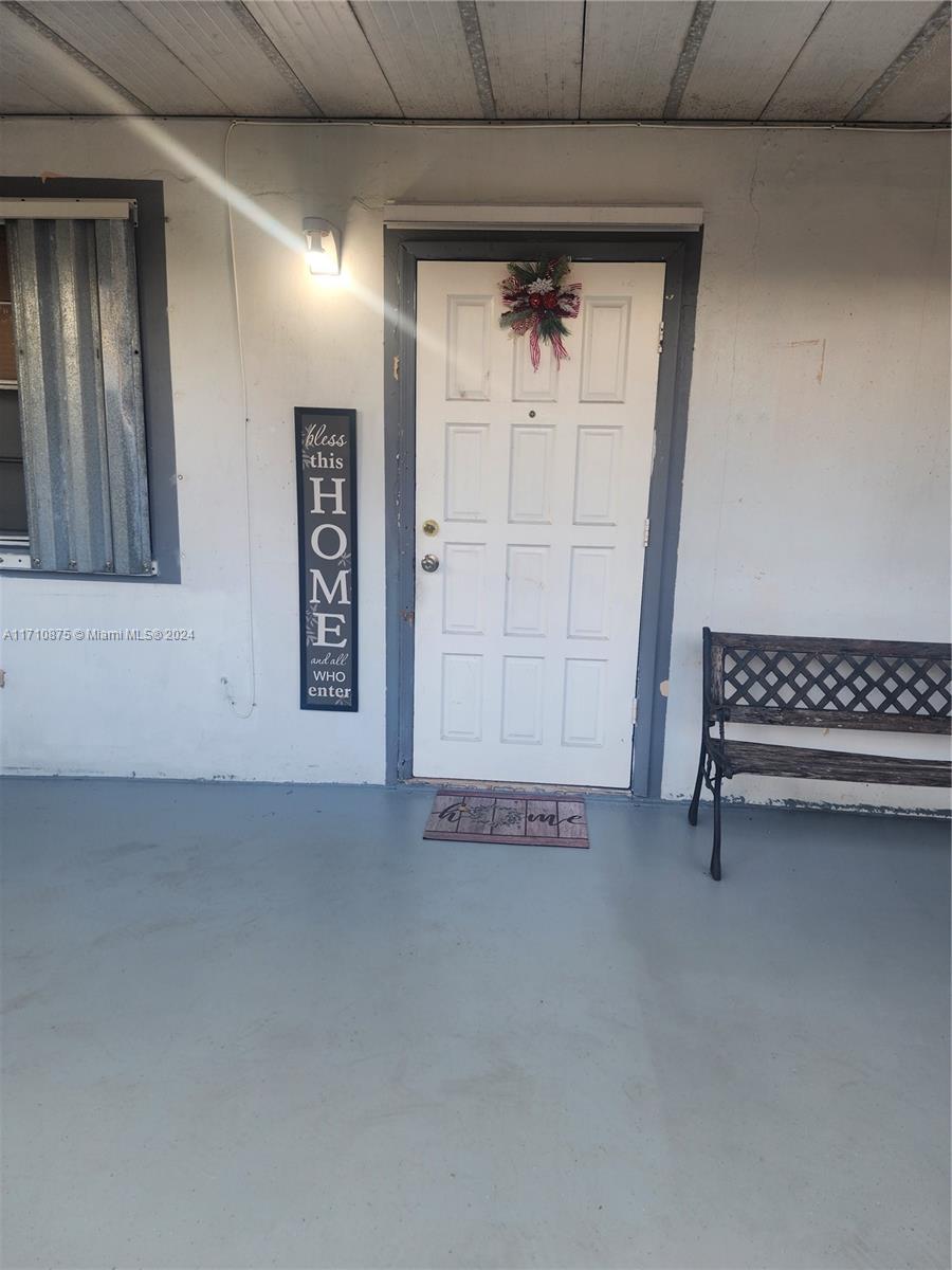 Nice apartment house in the east of Hialeah with its independent patio, very close to shopping centers, only $40 dollars for water and garbage per month, electricity is included.

To move you need the current month, last month and $1300 security

The property is also rented as a whole for $4000
4 bedrooms 2 bathrooms, you have to pay for electricity and water
