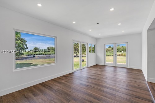 5.5 ACRE W 4/3 CROSSFENCED - Residential