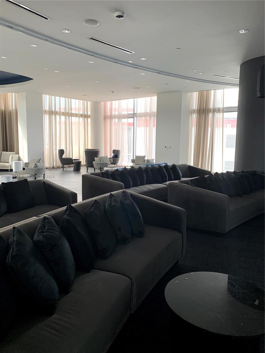 PARAMOUNT MIAMI WORLDCENT - Residential