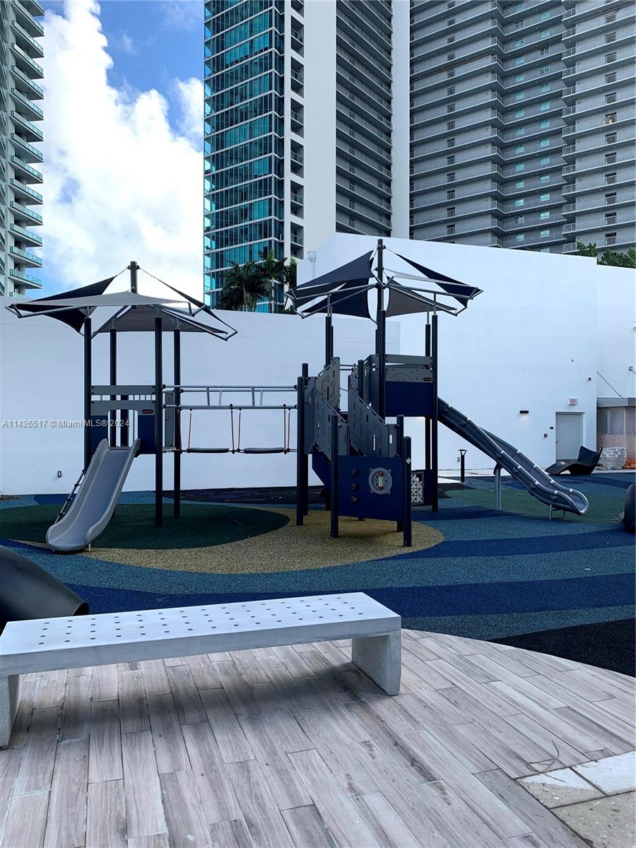 PARAMOUNT MIAMI WORLDCENT - Residential
