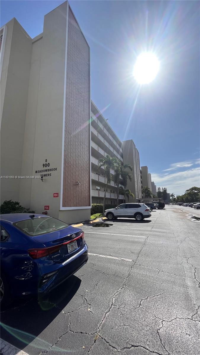 MEADOWBROOK CONDO APTS BL - Residential Lease