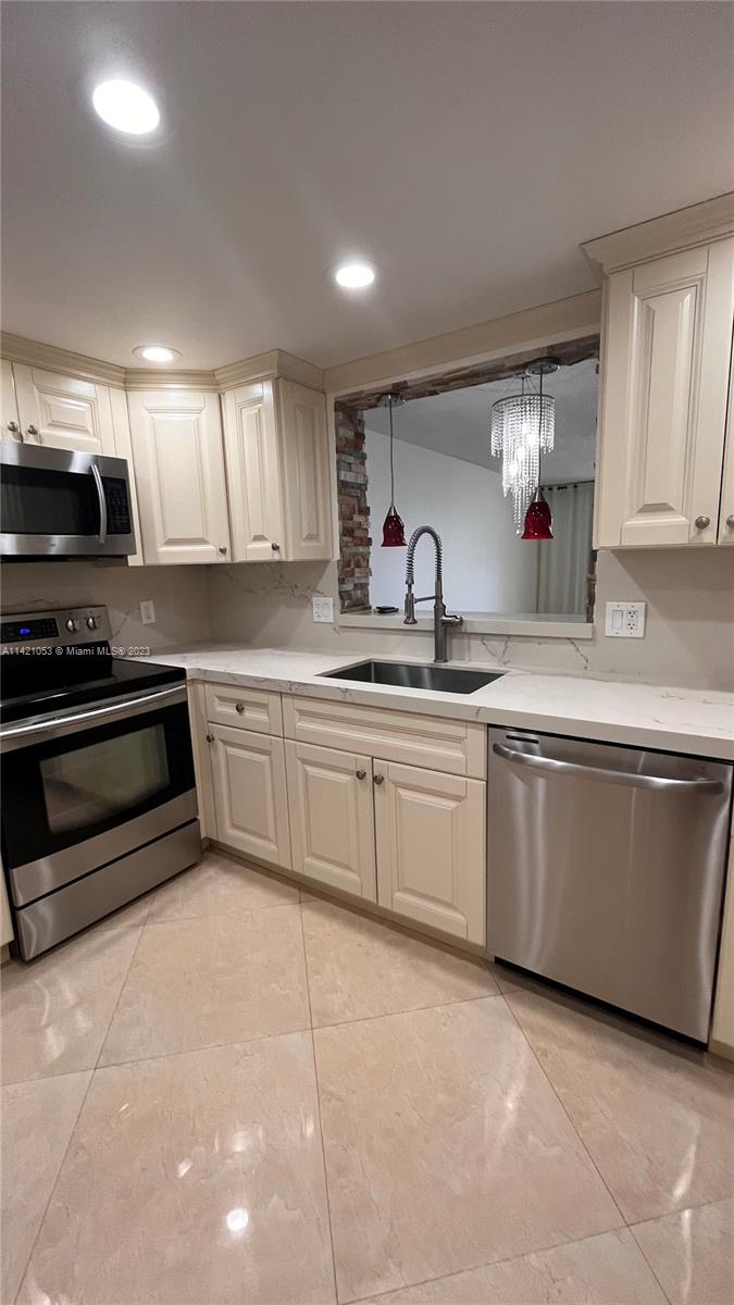MEADOWBROOK CONDO APTS BL - Residential Lease