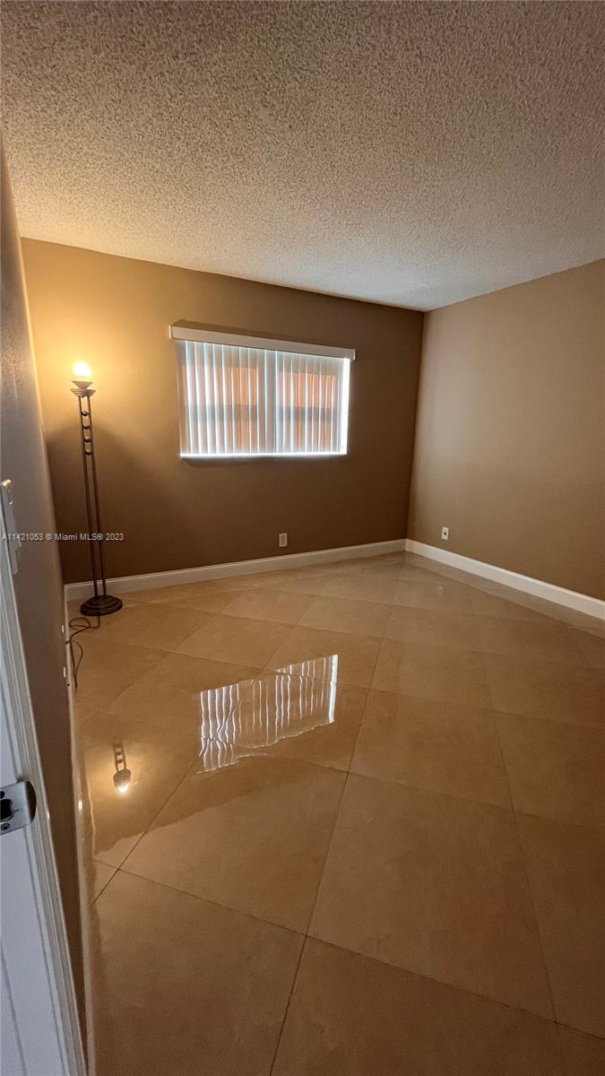 MEADOWBROOK CONDO APTS BL - Residential Lease