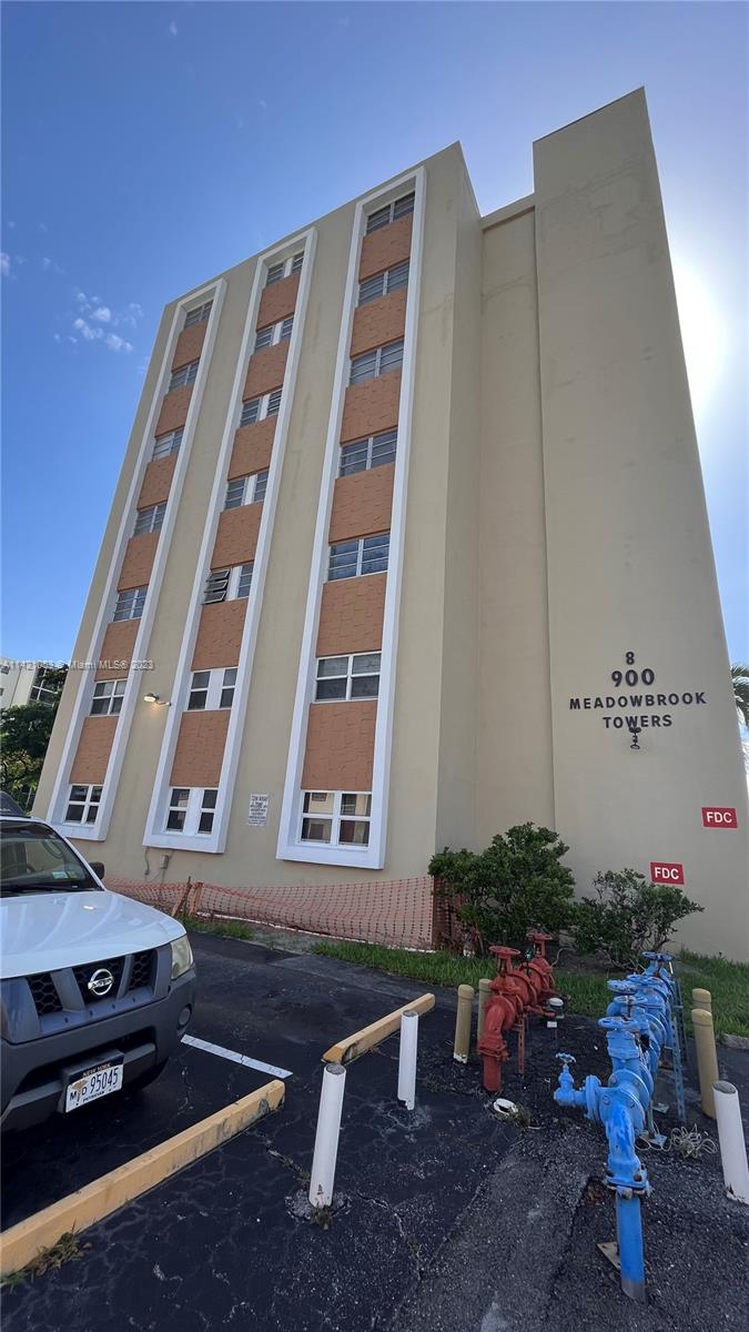 MEADOWBROOK CONDO APTS BL - Residential Lease
