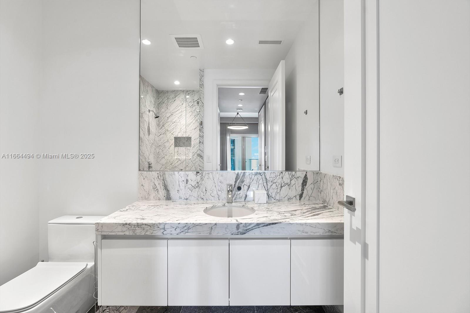 NORTH BISCAYNE BEACH AMEN - Residential
