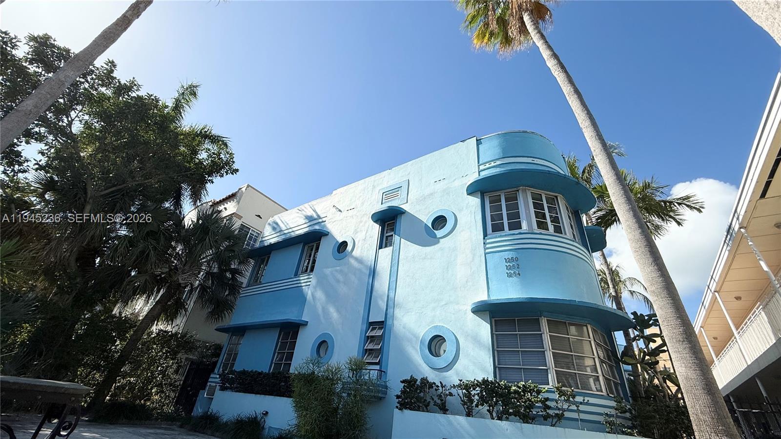 THE VINTAGE EAST CONDO - Residential