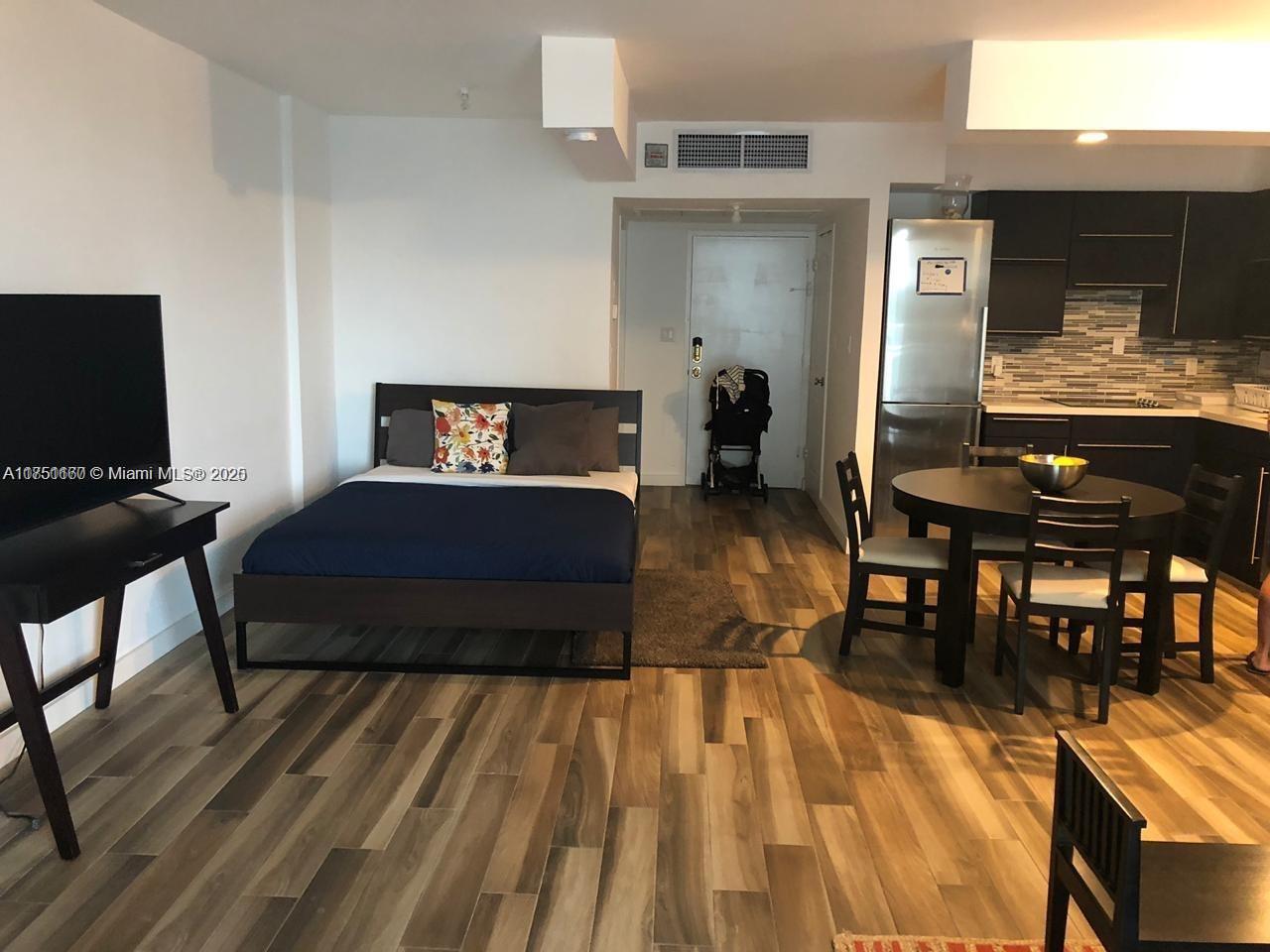 THE CARRIAGE HOUSE CONDO - Residential Lease
