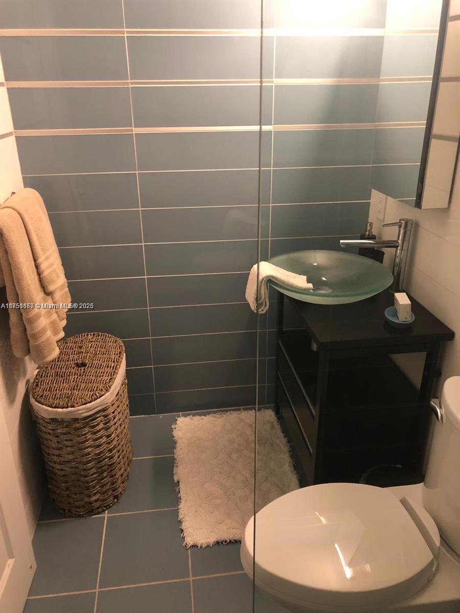 THE CARRIAGE HOUSE CONDO - Residential Lease