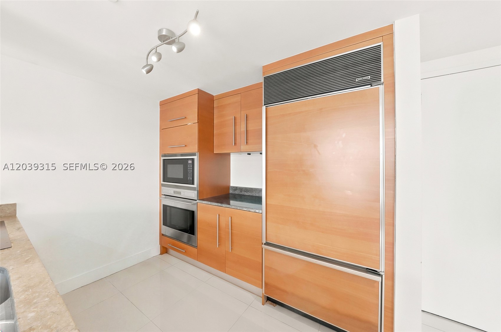 ICON BRICKELL CONDO NO 3 - Residential