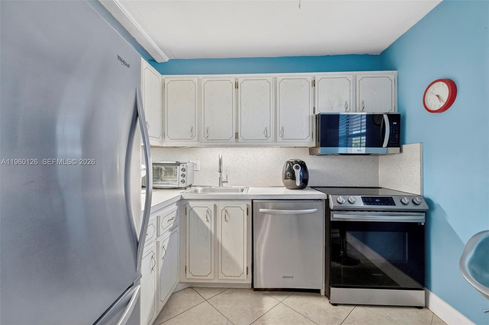 LAUDERDALE OAKS CONDO XV - Residential