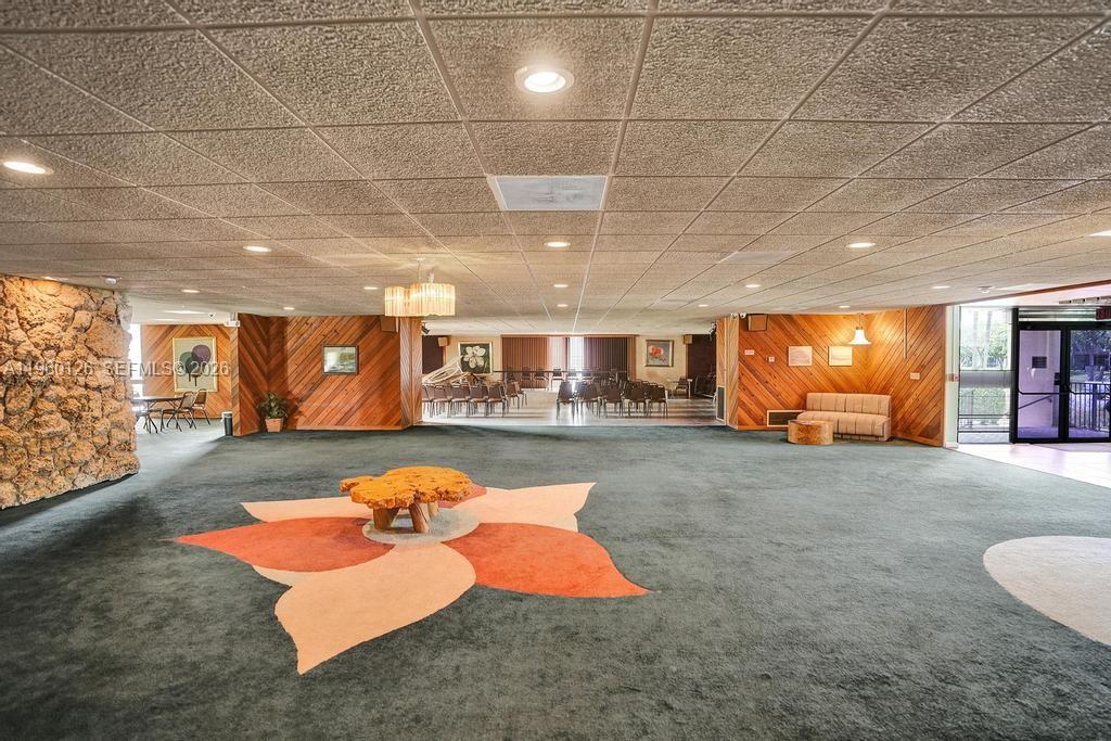 LAUDERDALE OAKS CONDO XV - Residential