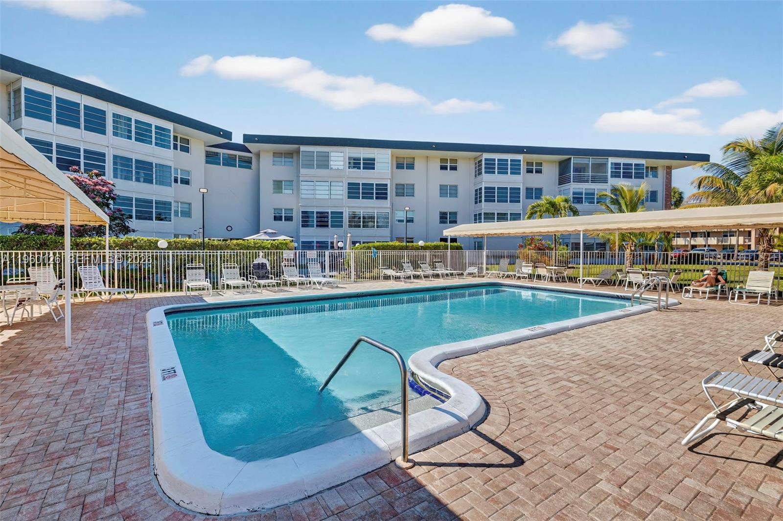 LAUDERDALE OAKS CONDO XV - Residential