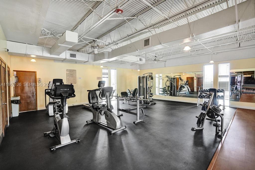 LAUDERDALE OAKS CONDO XV - Residential