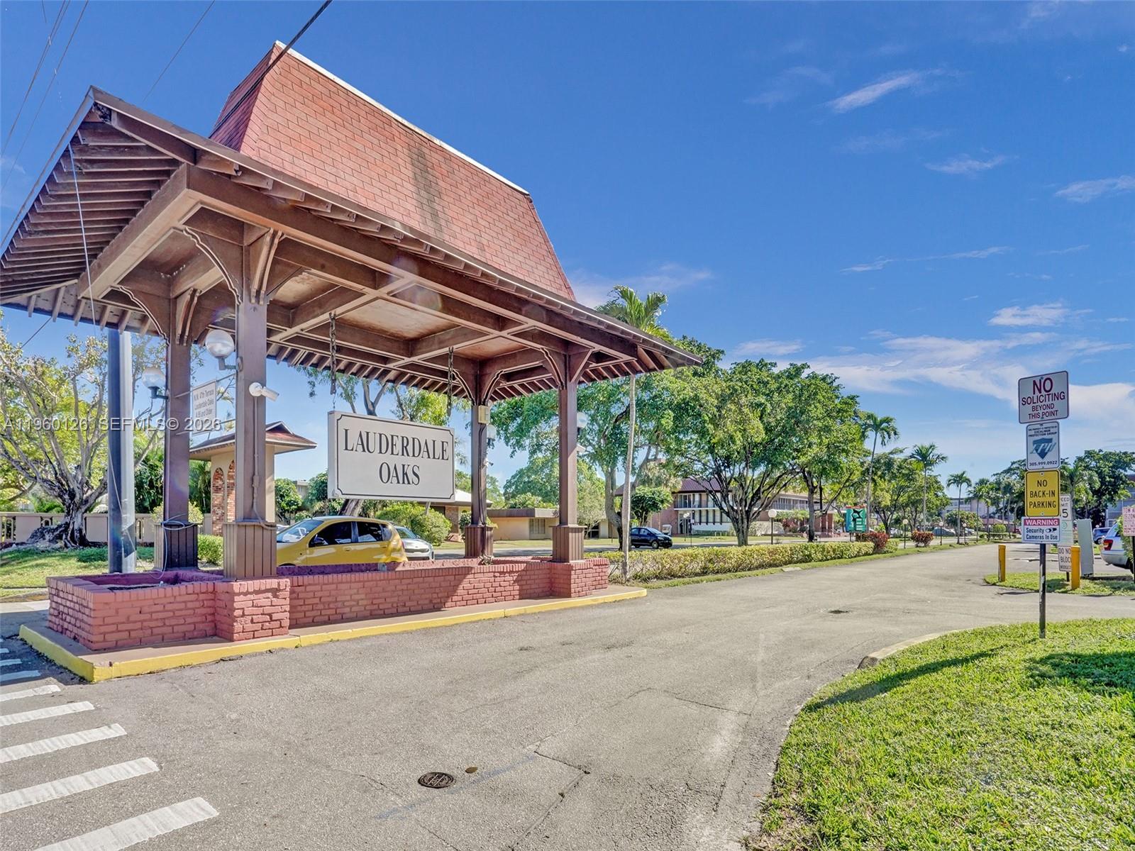 LAUDERDALE OAKS CONDO XV - Residential