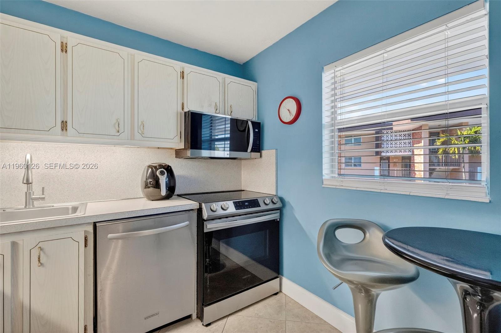LAUDERDALE OAKS CONDO XV - Residential