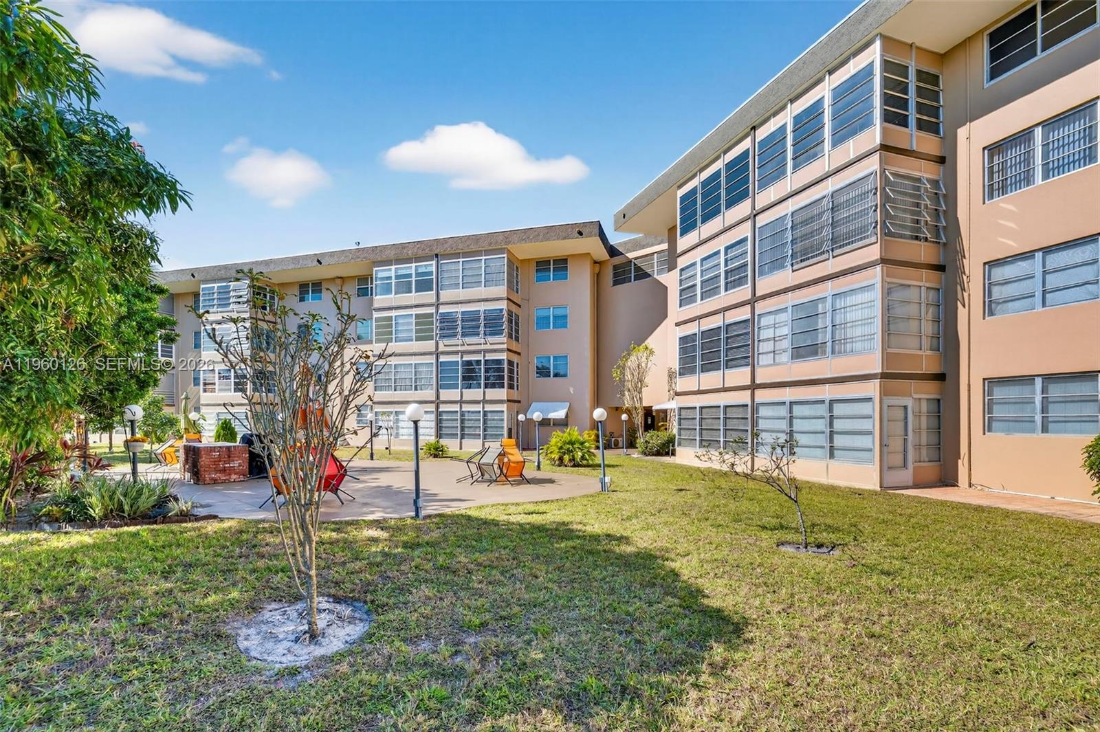 LAUDERDALE OAKS CONDO XV - Residential