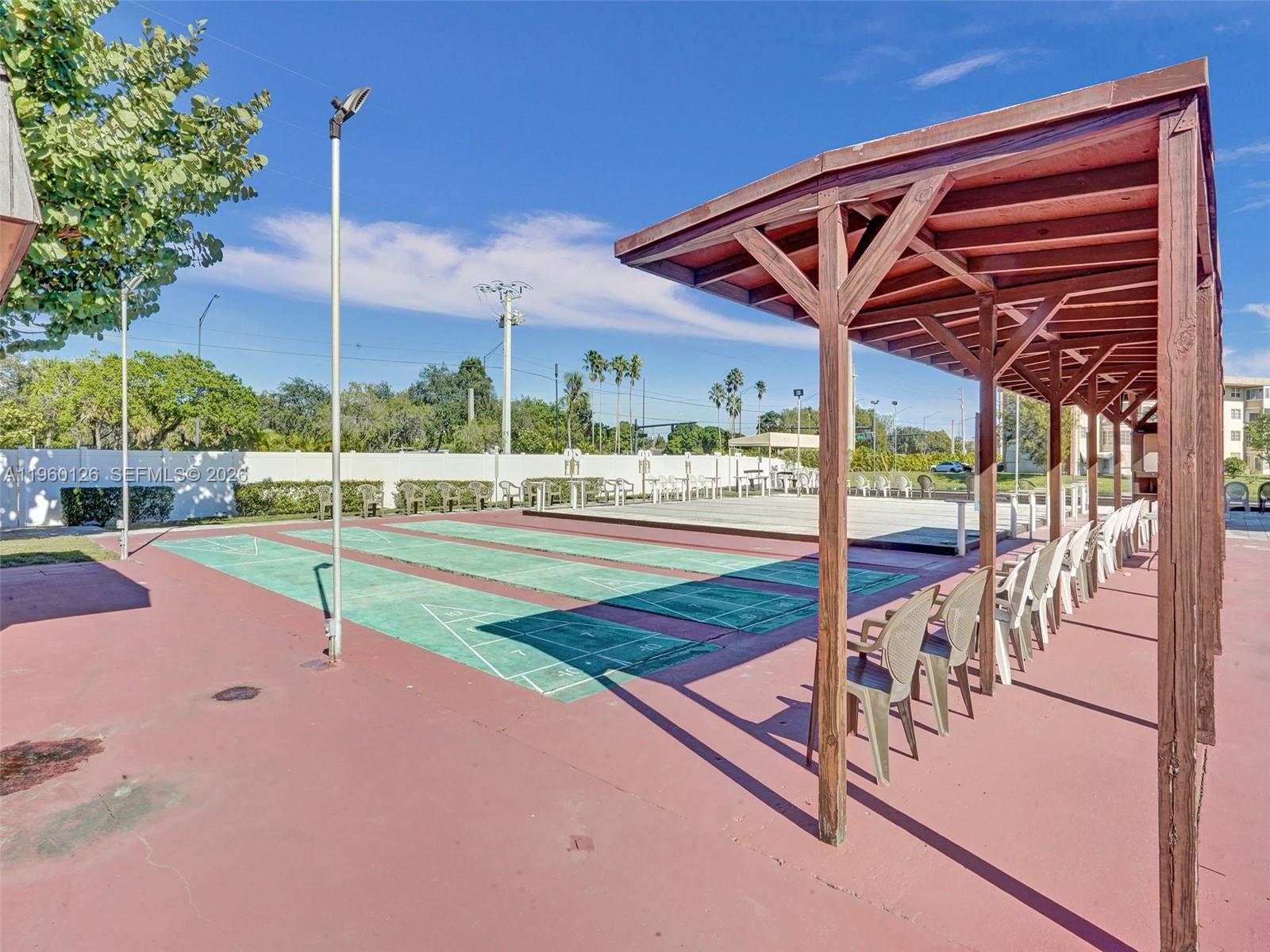 LAUDERDALE OAKS CONDO XV - Residential