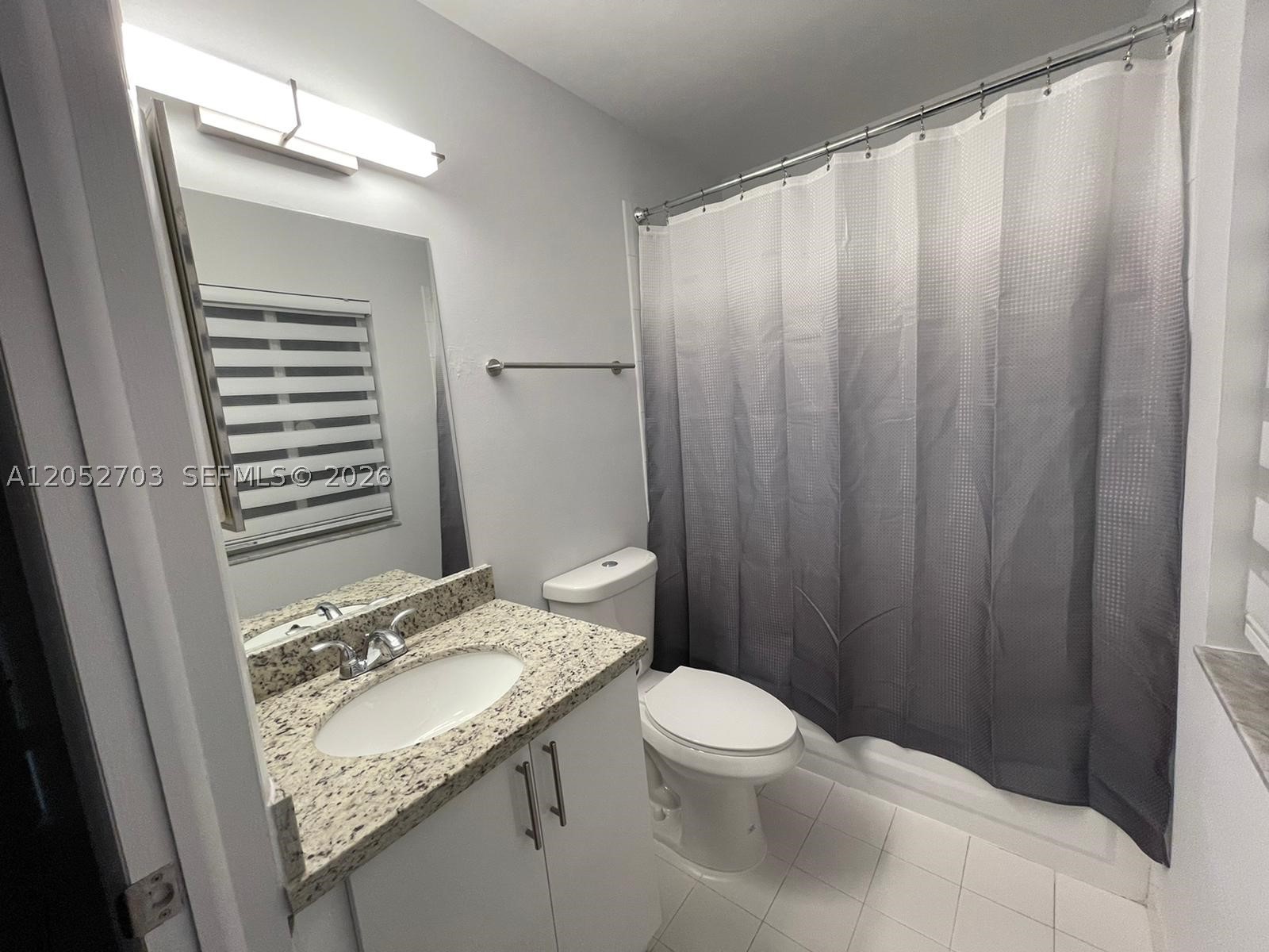 VILLAS AT BRISTOL PARK CO - Residential Lease