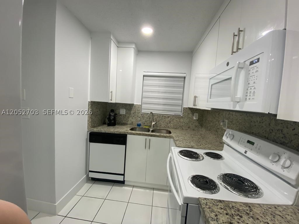 VILLAS AT BRISTOL PARK CO - Residential Lease