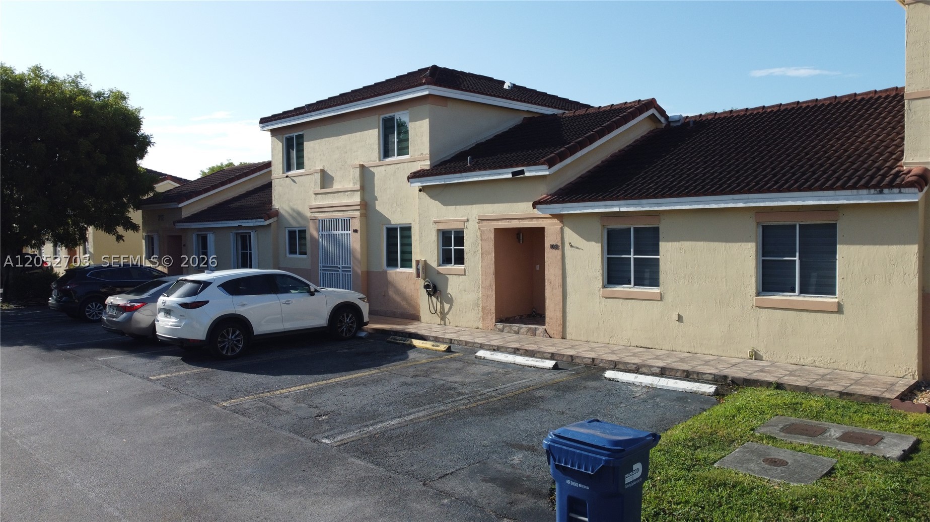 VILLAS AT BRISTOL PARK CO - Residential Lease