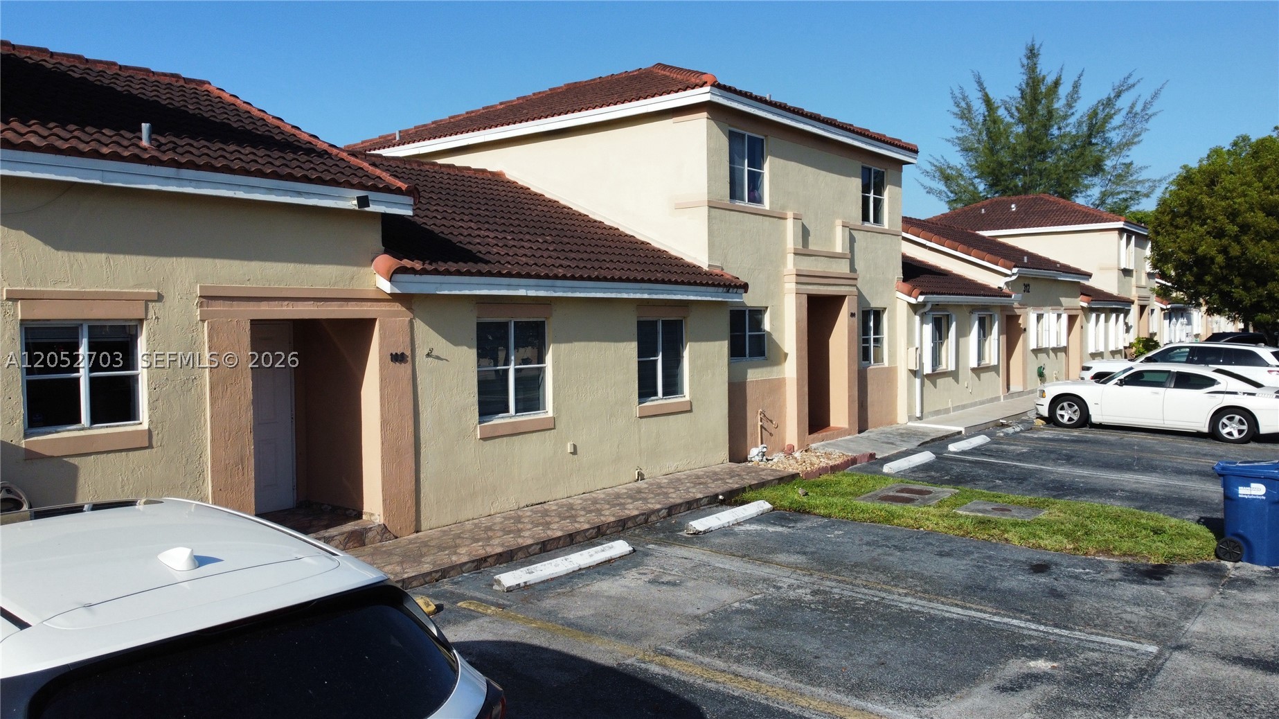 VILLAS AT BRISTOL PARK CO - Residential Lease