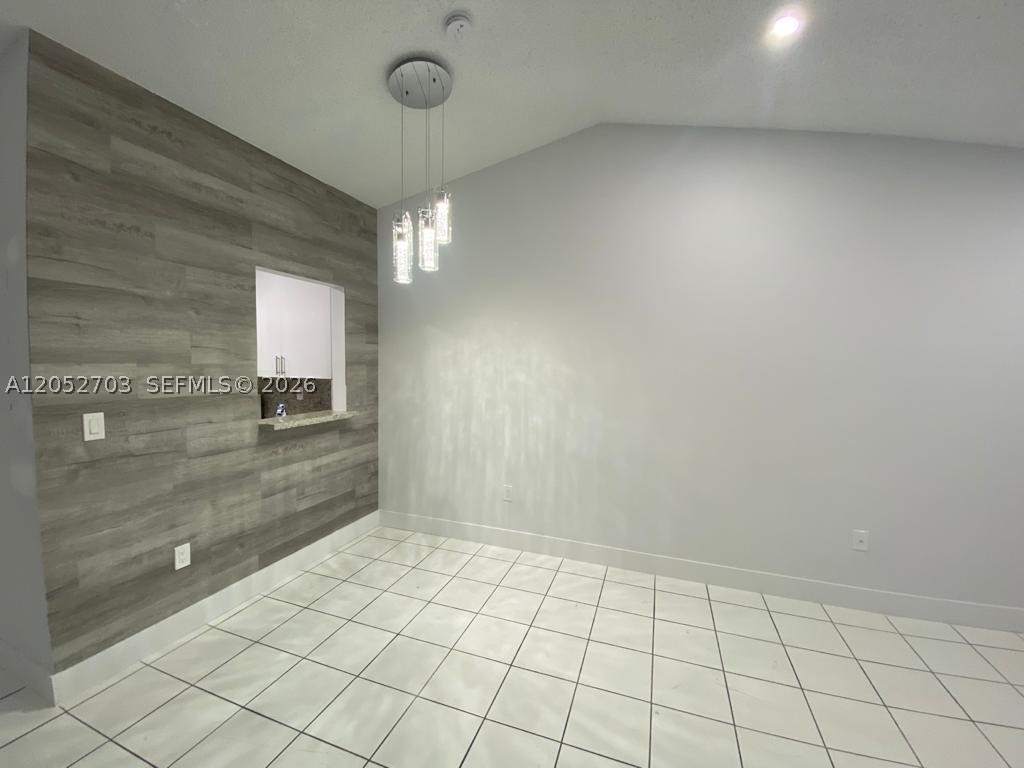 VILLAS AT BRISTOL PARK CO - Residential Lease