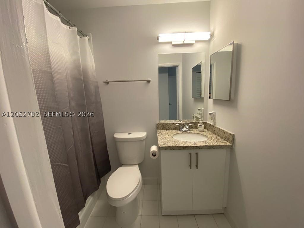 VILLAS AT BRISTOL PARK CO - Residential Lease