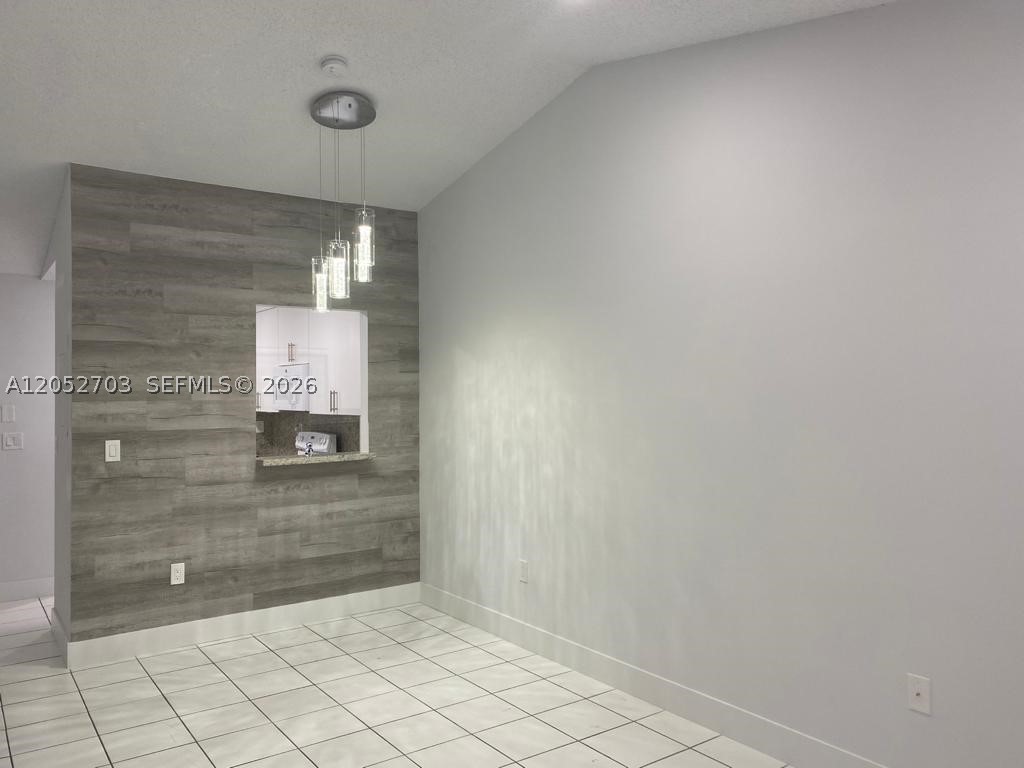 VILLAS AT BRISTOL PARK CO - Residential Lease