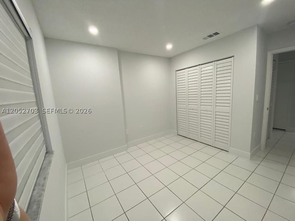 VILLAS AT BRISTOL PARK CO - Residential Lease