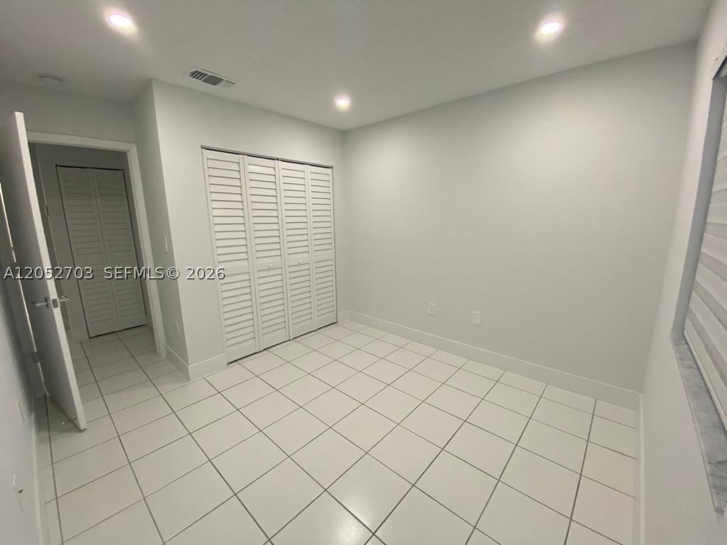 VILLAS AT BRISTOL PARK CO - Residential Lease