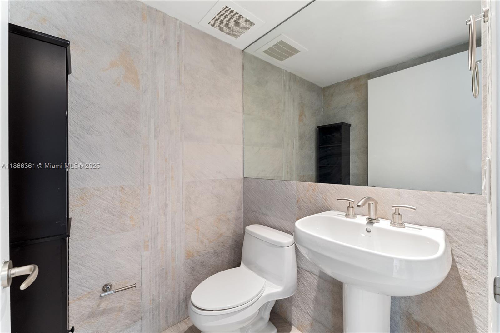 CARBONELL CONDO - Residential