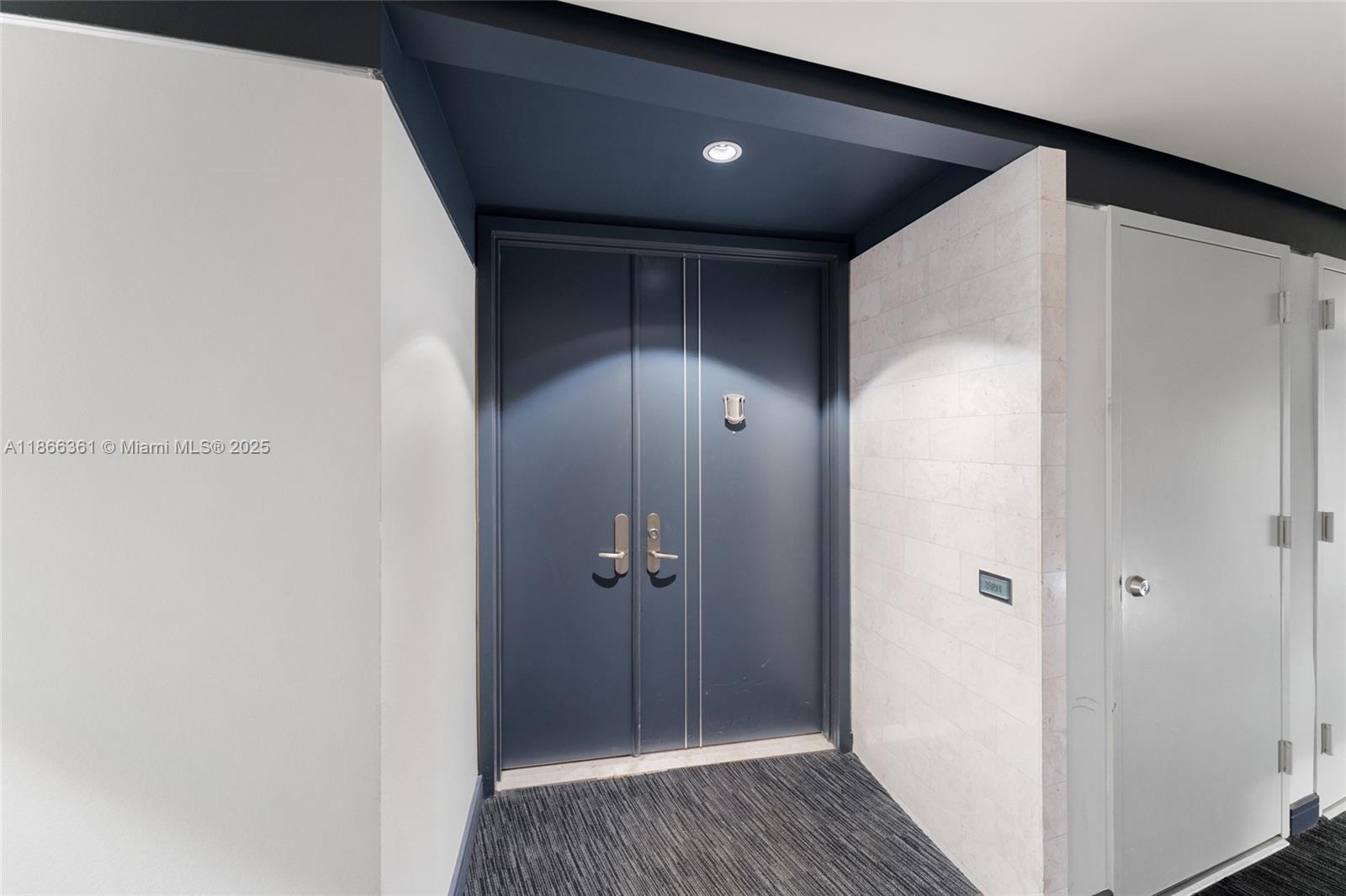 CARBONELL CONDO - Residential
