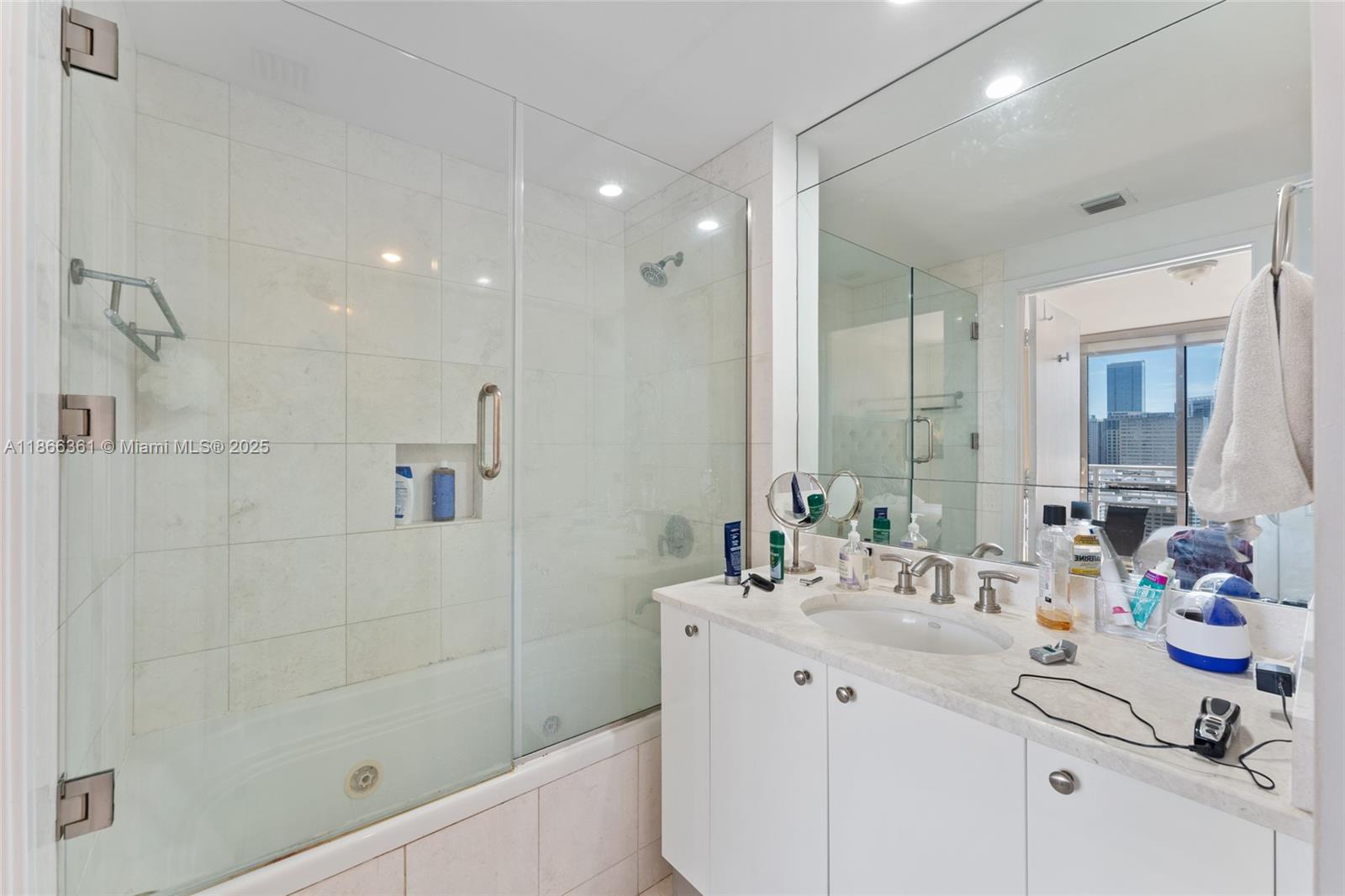 CARBONELL CONDO - Residential