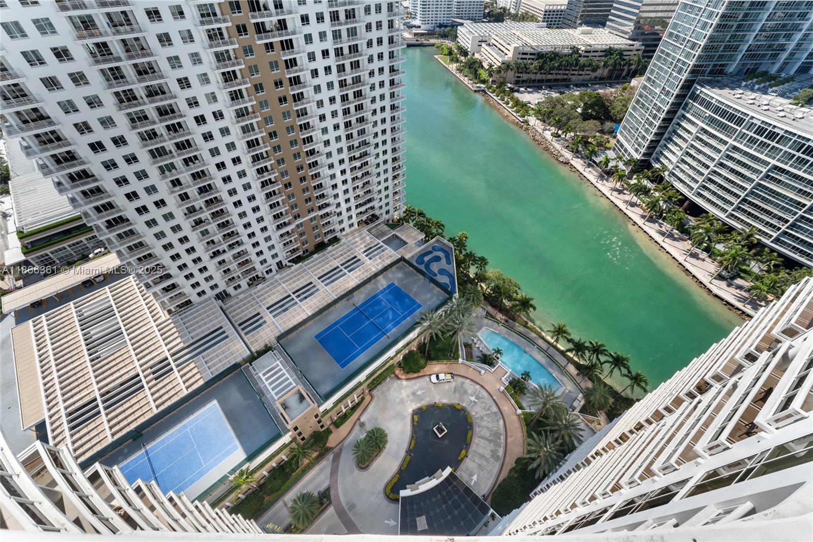 CARBONELL CONDO - Residential