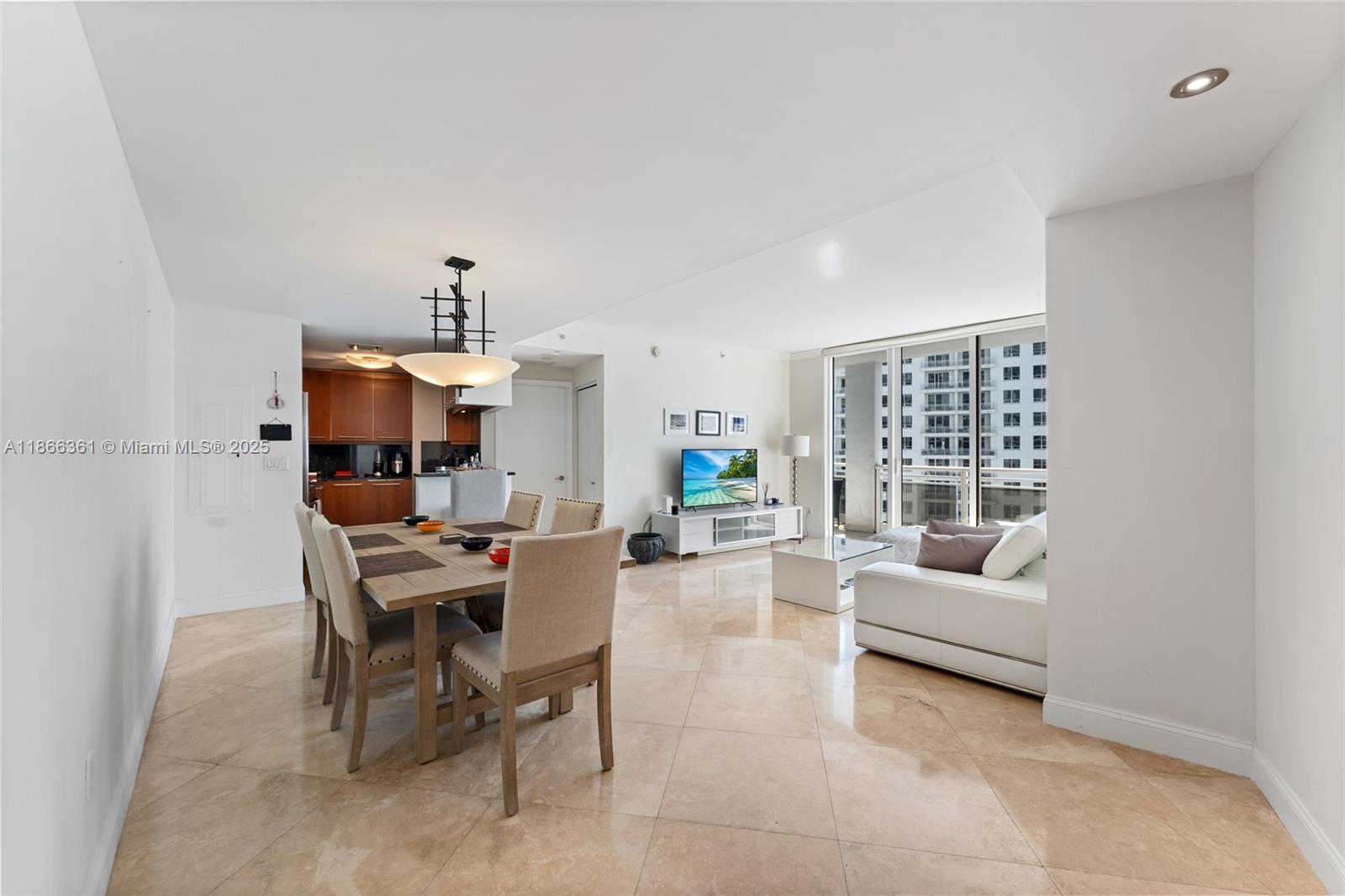 CARBONELL CONDO - Residential