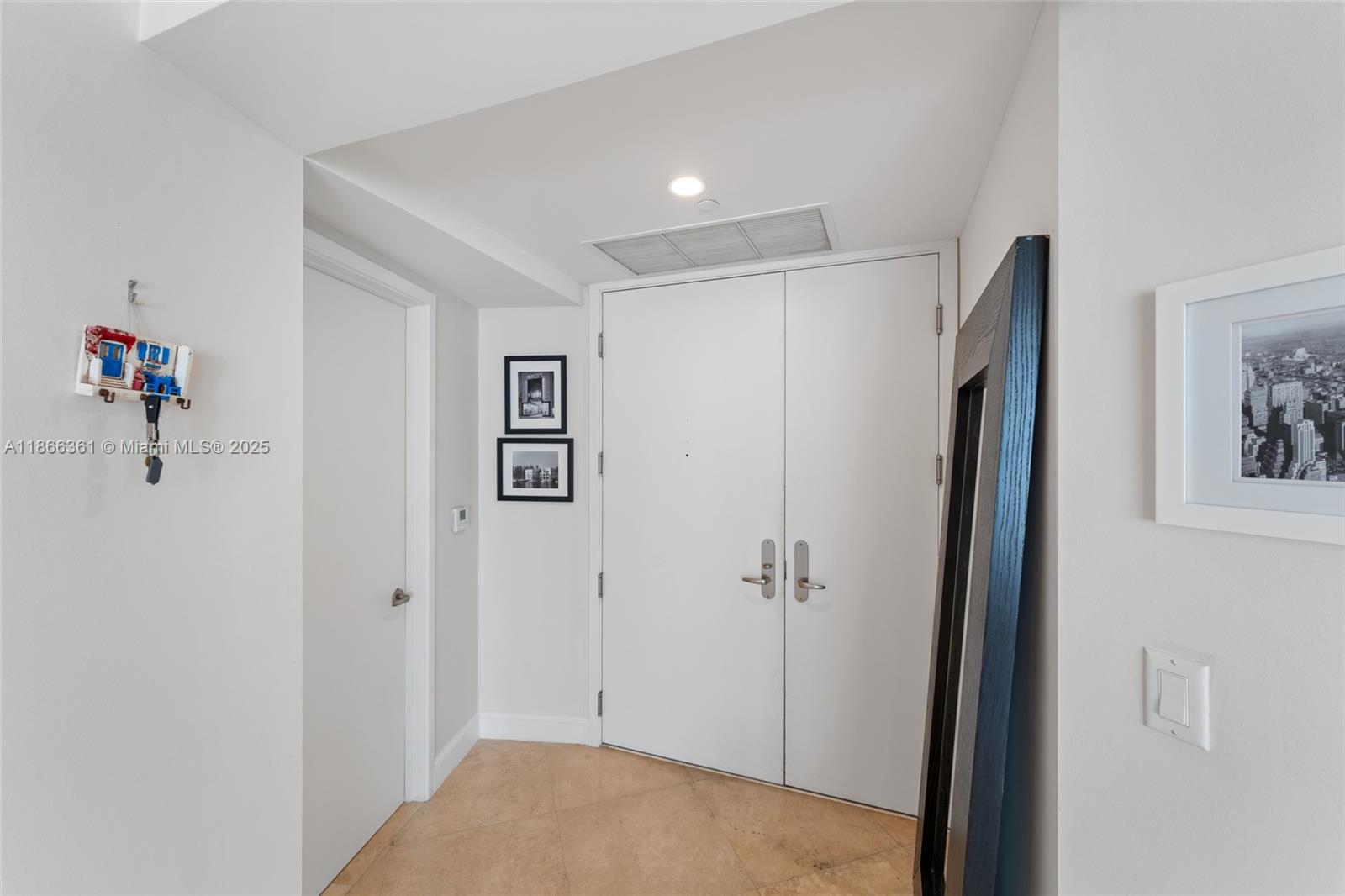 CARBONELL CONDO - Residential