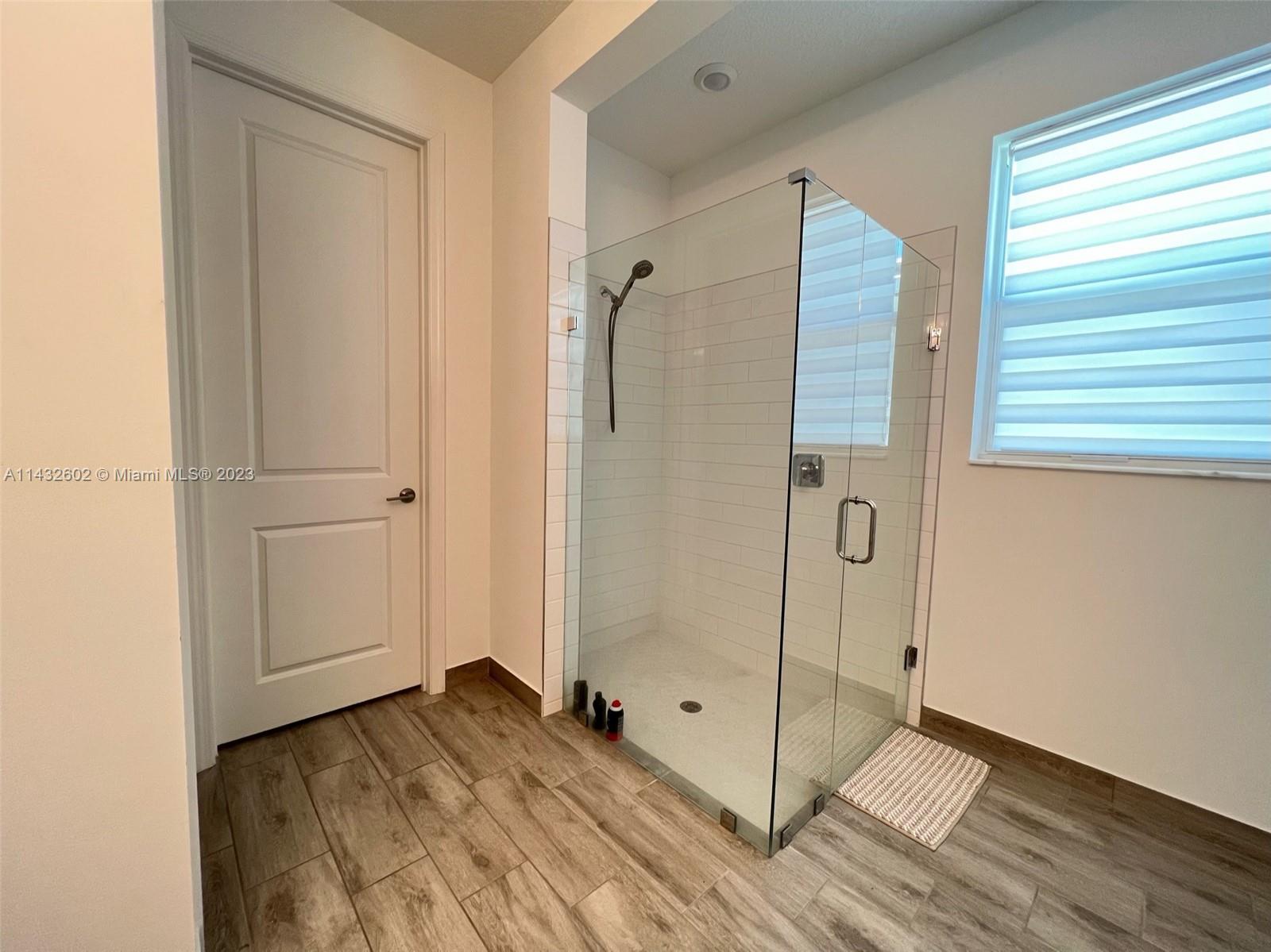 CRYSTAL LAKE 1ST SEC - Residential Lease