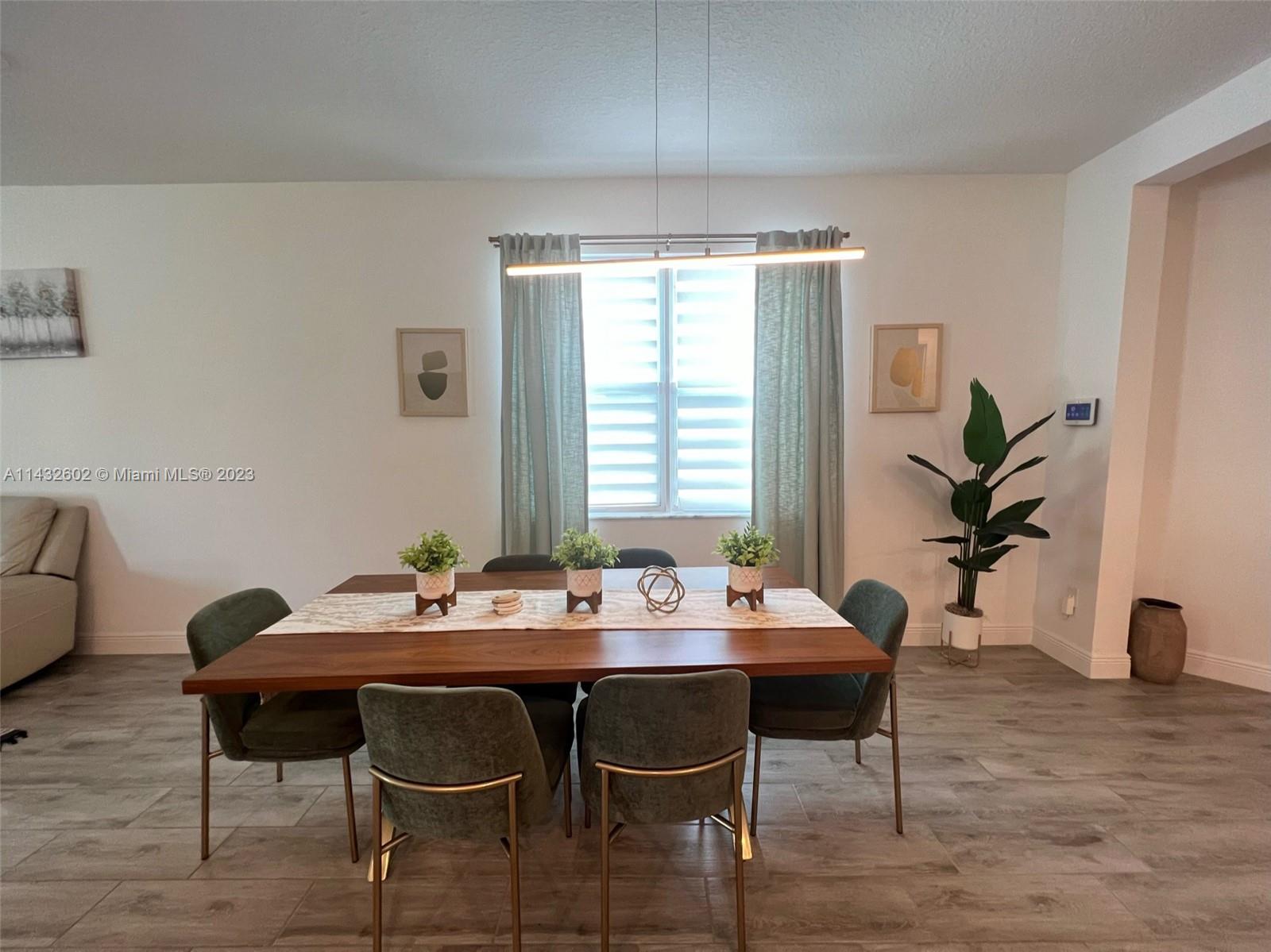 CRYSTAL LAKE 1ST SEC - Residential Lease