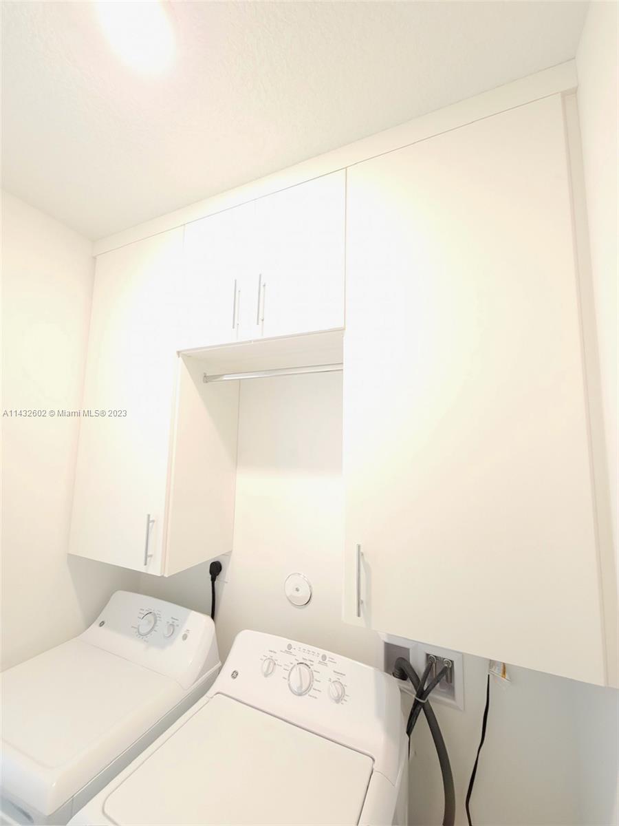 CRYSTAL LAKE 1ST SEC - Residential Lease