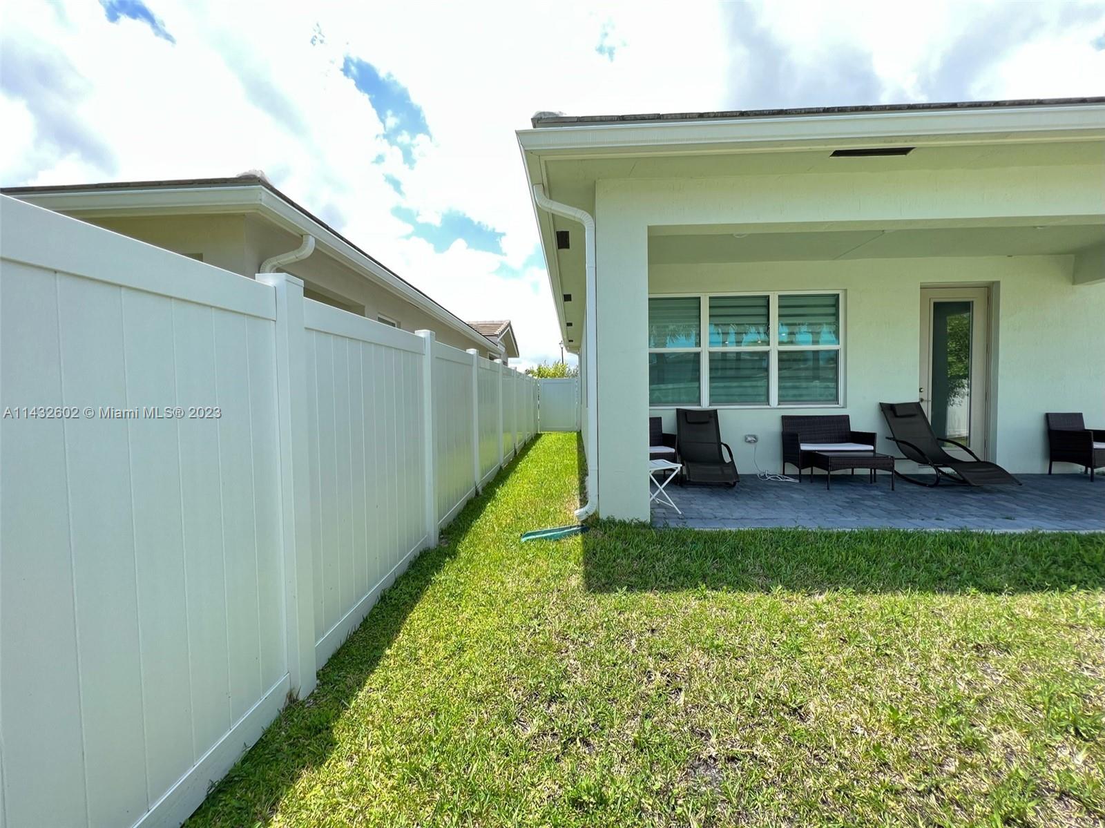 CRYSTAL LAKE 1ST SEC - Residential Lease