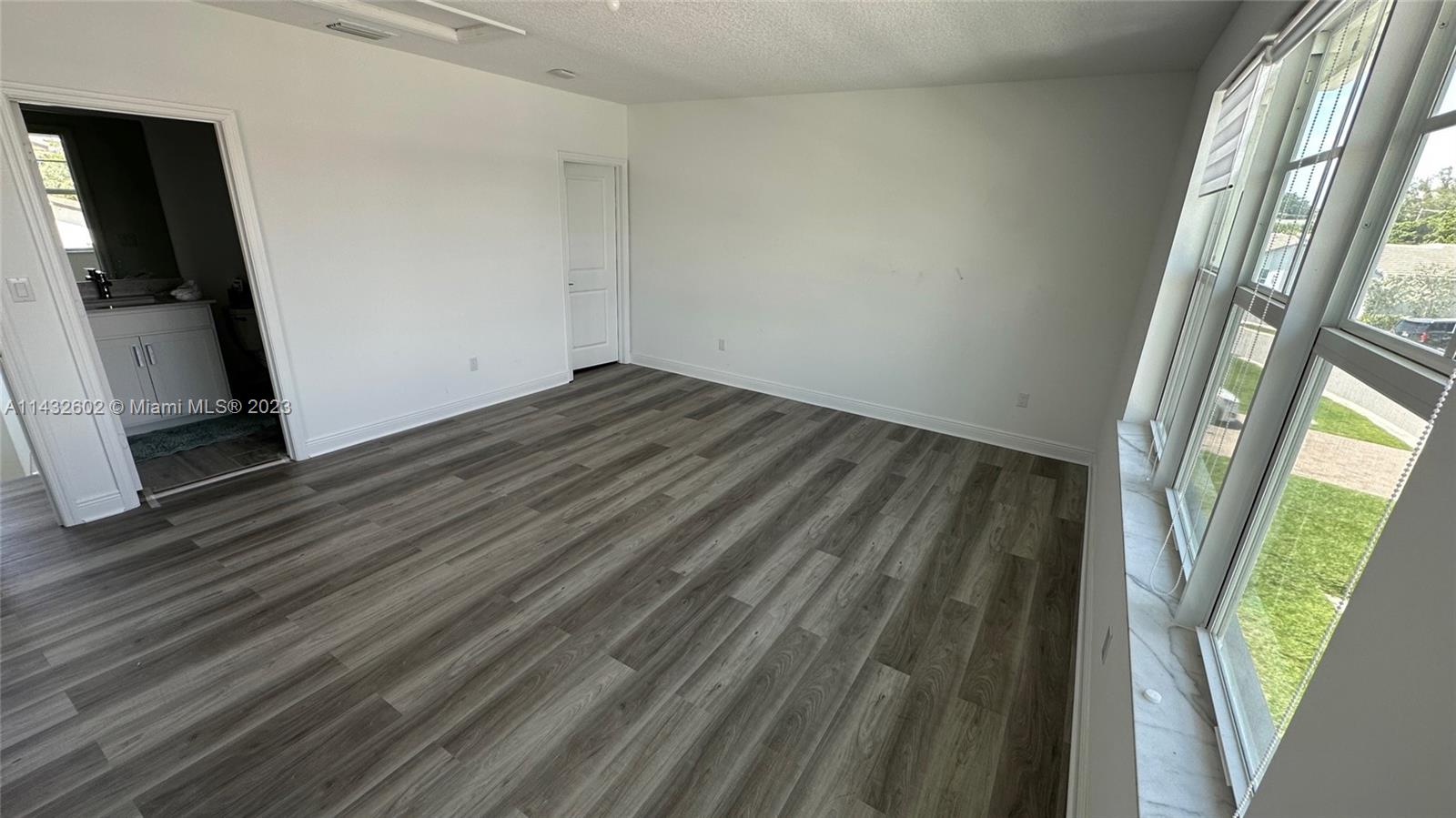CRYSTAL LAKE 1ST SEC - Residential Lease