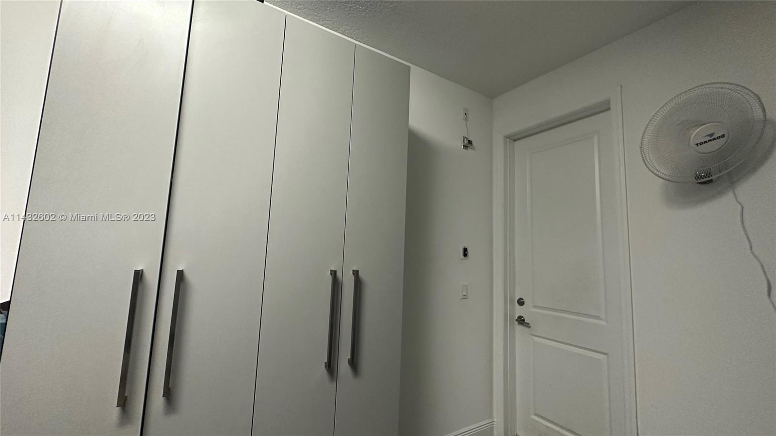 CRYSTAL LAKE 1ST SEC - Residential Lease