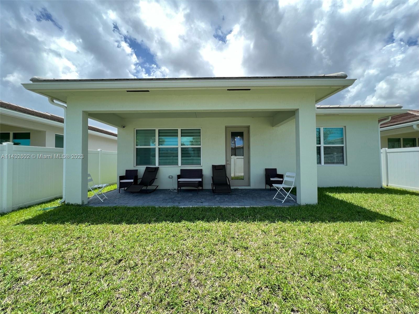 CRYSTAL LAKE 1ST SEC - Residential Lease