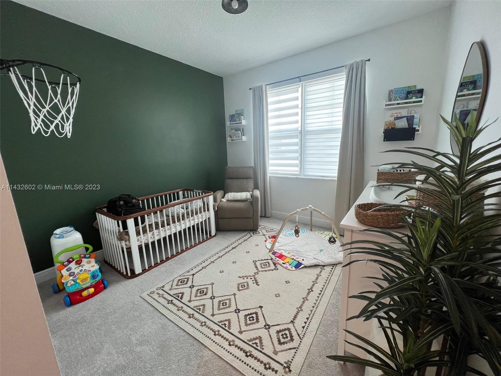 CRYSTAL LAKE 1ST SEC - Residential Lease