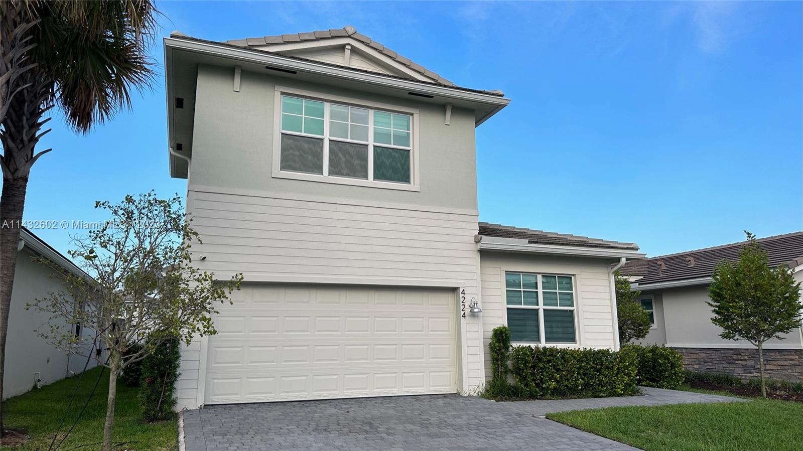 CRYSTAL LAKE 1ST SEC - Residential Lease