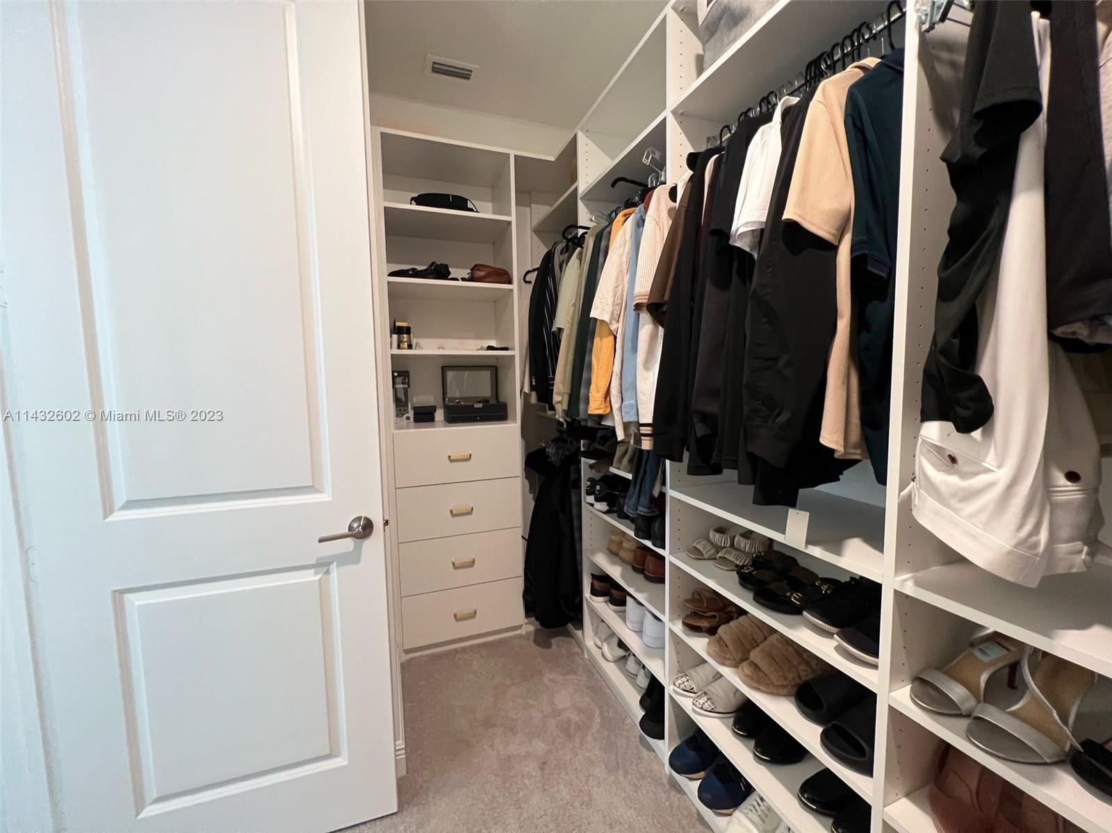 CRYSTAL LAKE 1ST SEC - Residential Lease
