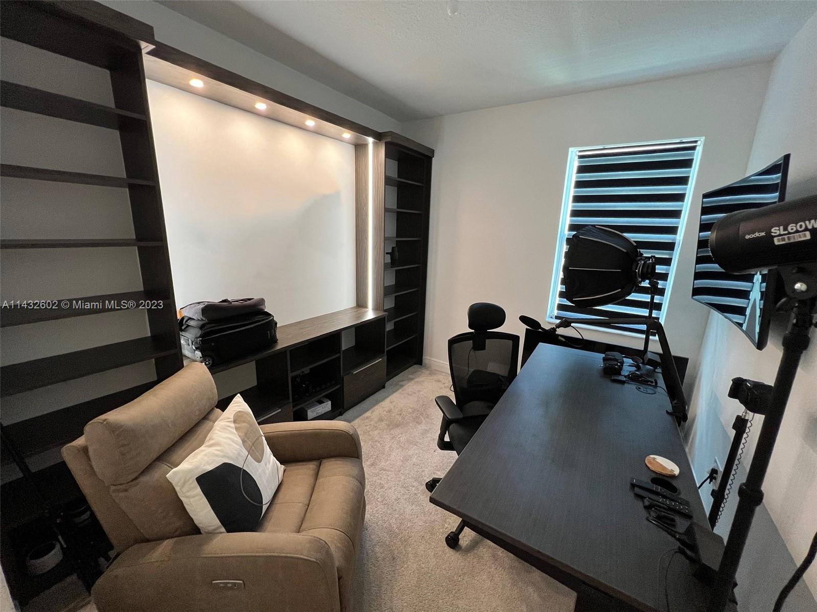 CRYSTAL LAKE 1ST SEC - Residential Lease